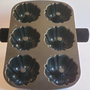Nordic Ware Bundt Pumpkin Patch Pan Cupcake Muffin Mold Tray Holds 6 Cups